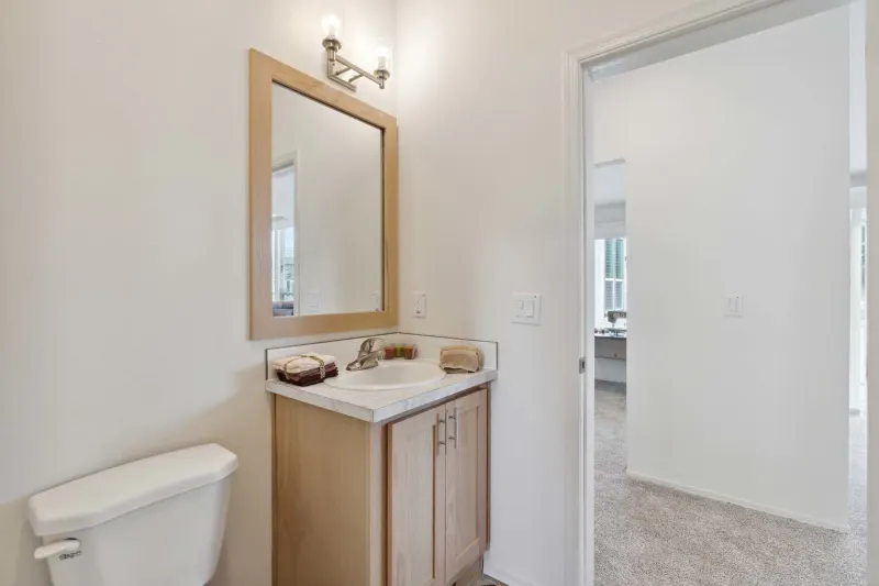 Hillcrest g818 bathroom home features
