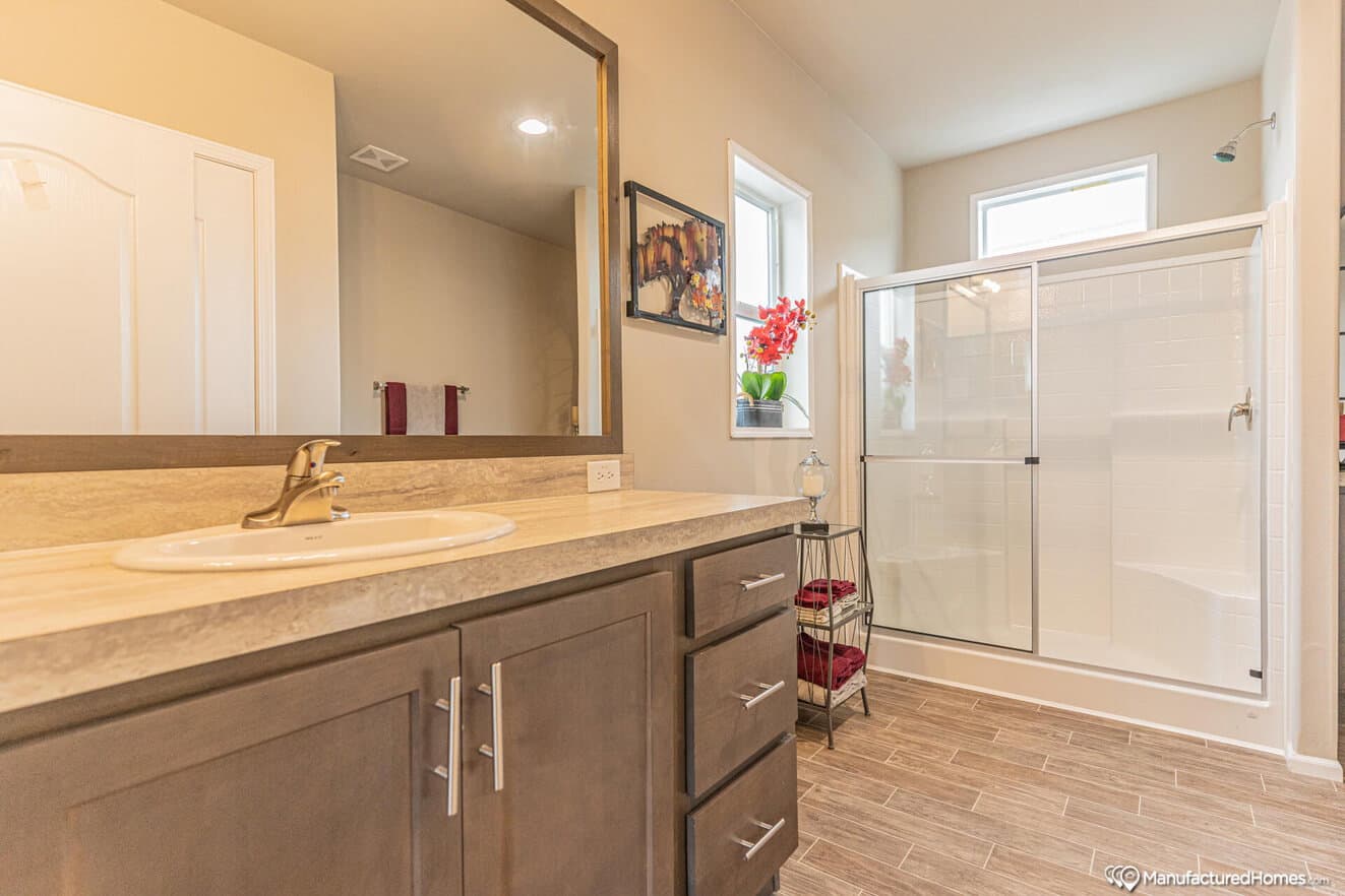 Evergreen 28502e bathroom home features