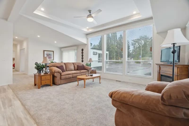 Hillcrest g818 interior home features