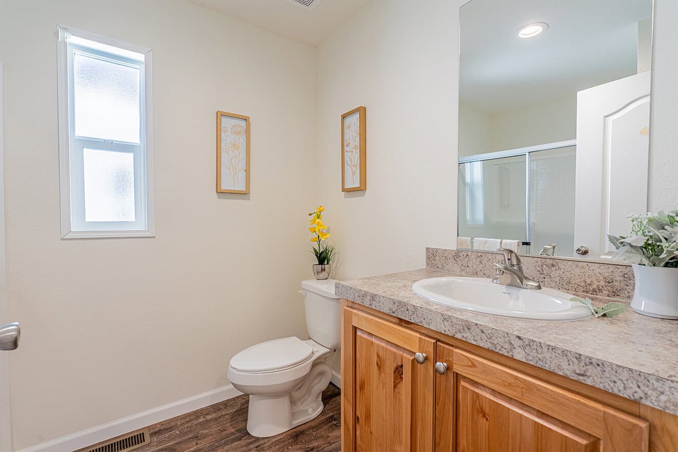 Sandpointe 14441a bathroom home features