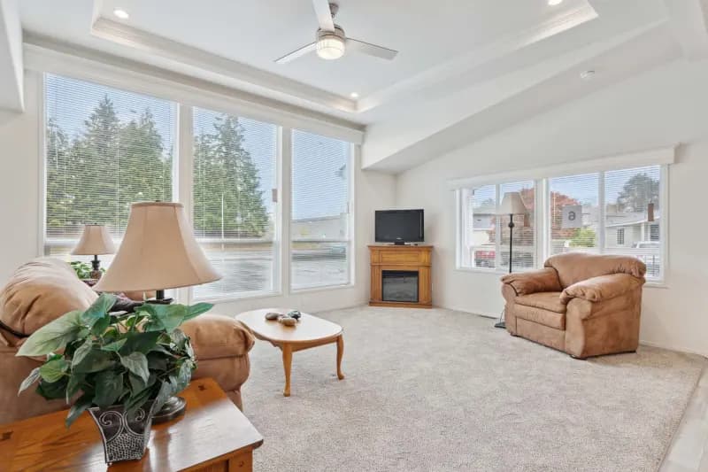 Hillcrest g818 interior home features