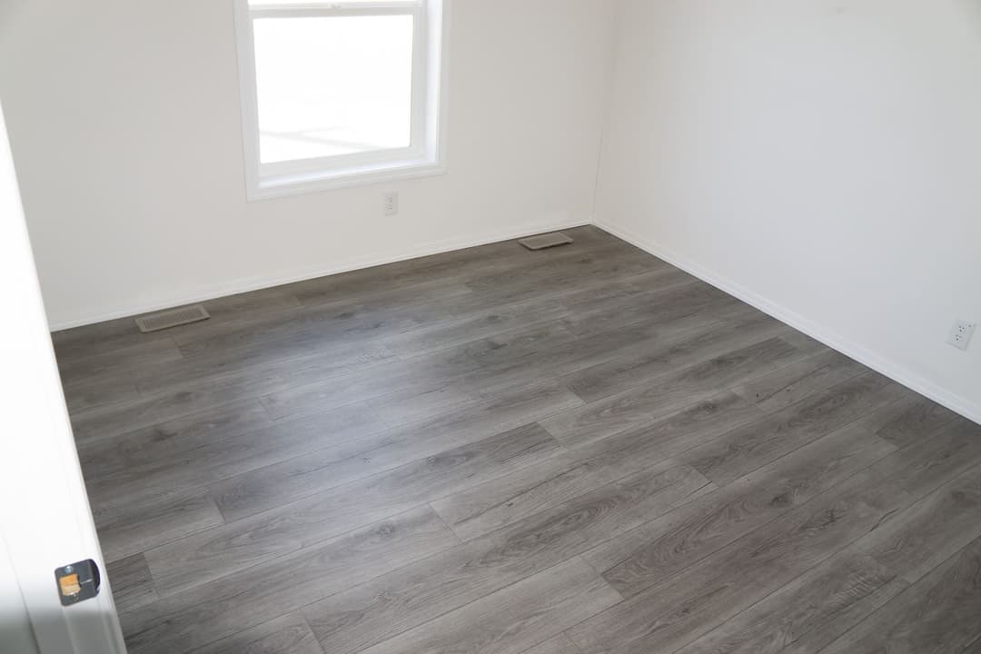 Ridgewood j423 interior and bedroom home features