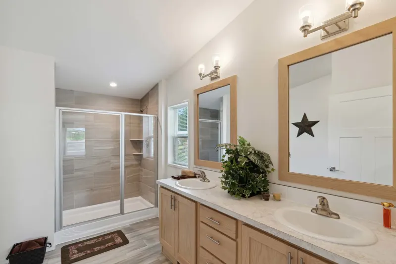 Hillcrest g818 bathroom home features