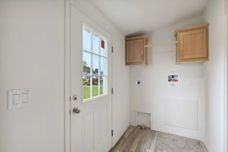 Hillcrest g818 interior home features