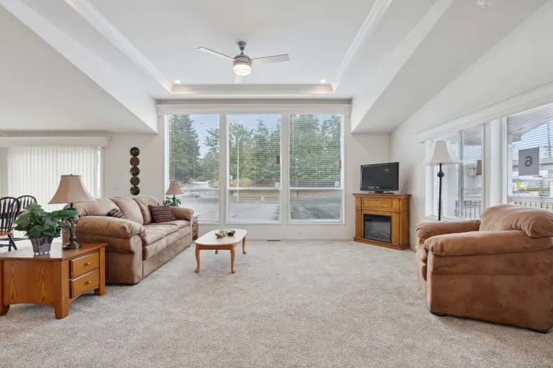 Hillcrest g818 interior home features