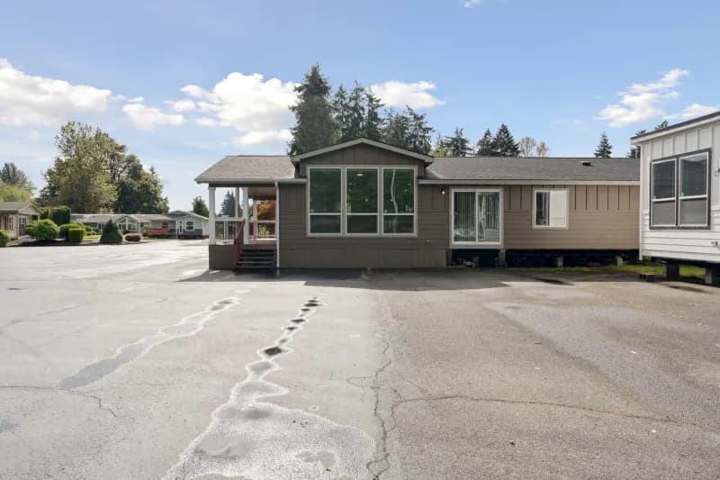 Hillcrest g818 exterior home features