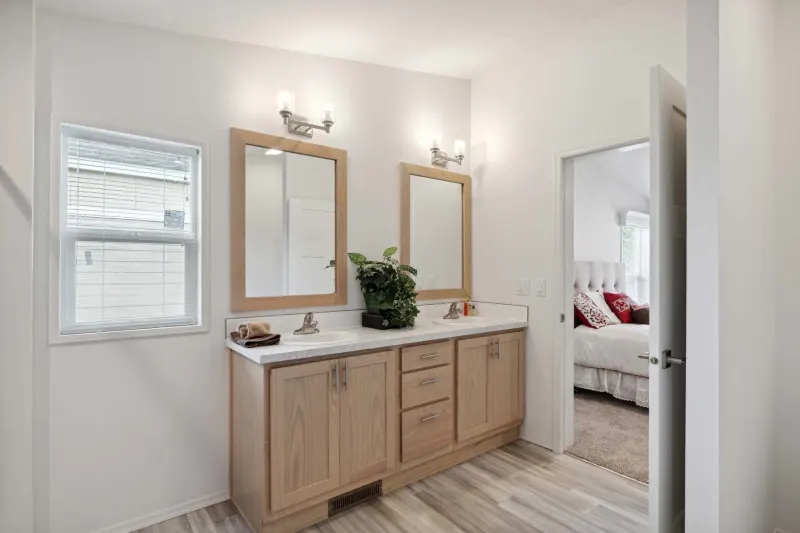 Hillcrest g818 bathroom home features