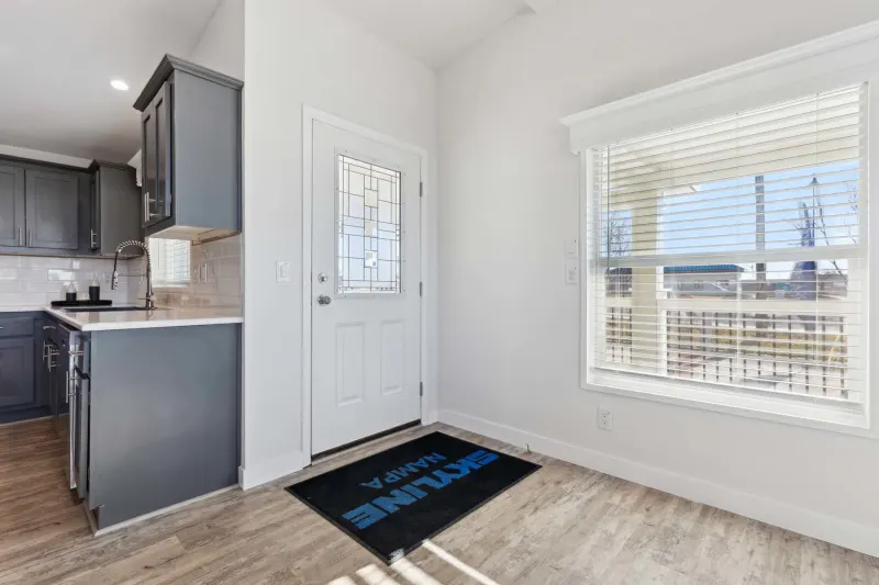 Hillcrest g818 interior home features