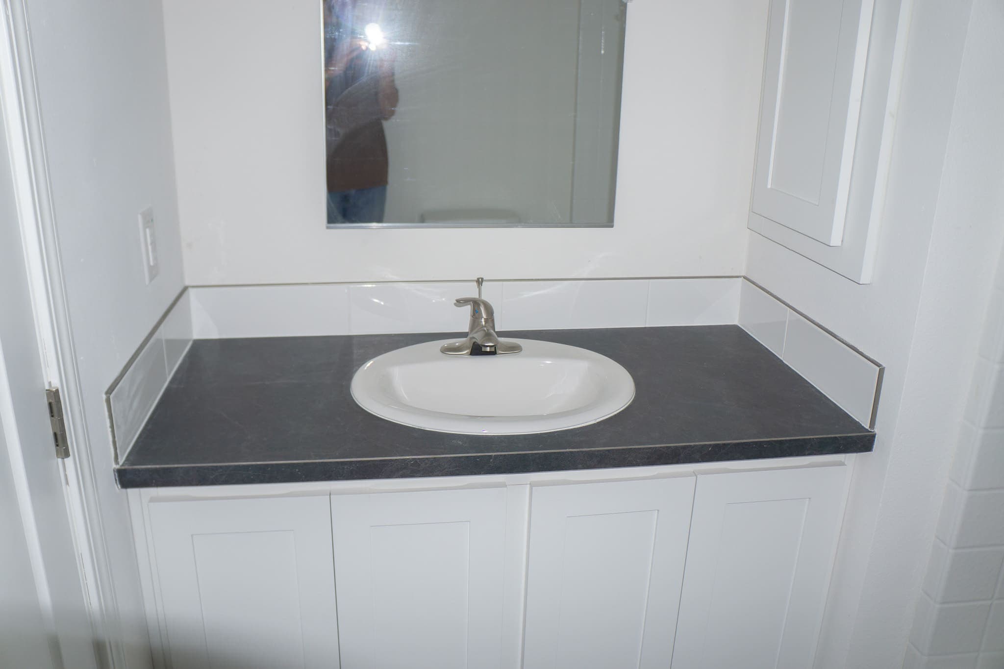 Ridgewood j423 interior and bathroom home features