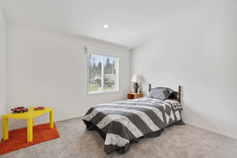 Hillcrest g818 bedroom home features