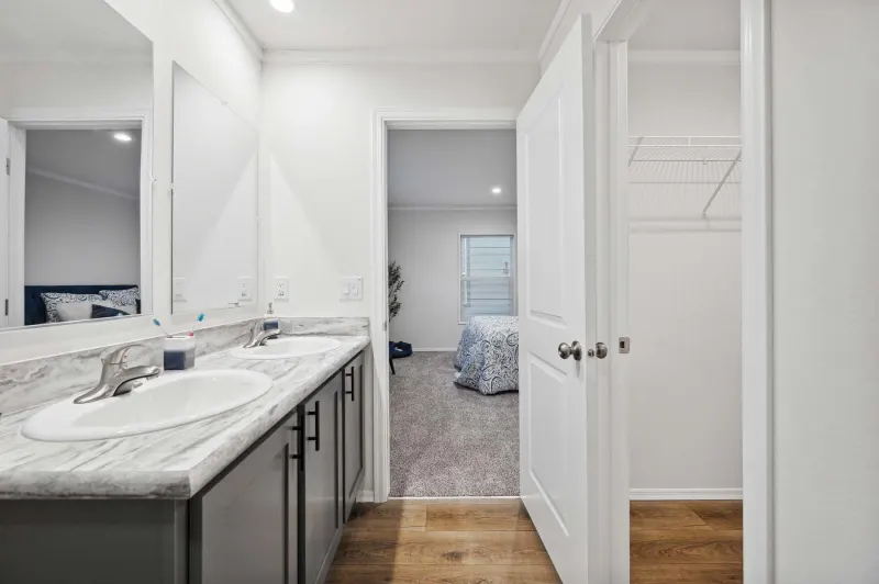 Millcreek 4400 bathroom home features