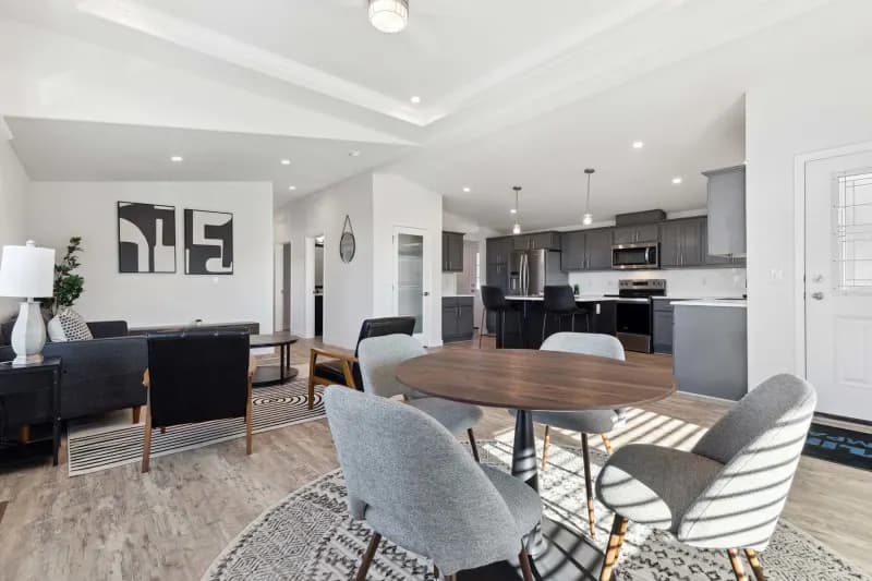 Hillcrest g818 interior home features