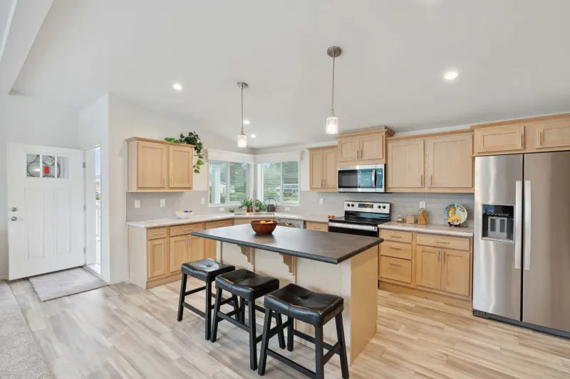 Hillcrest g818 kitchen home features