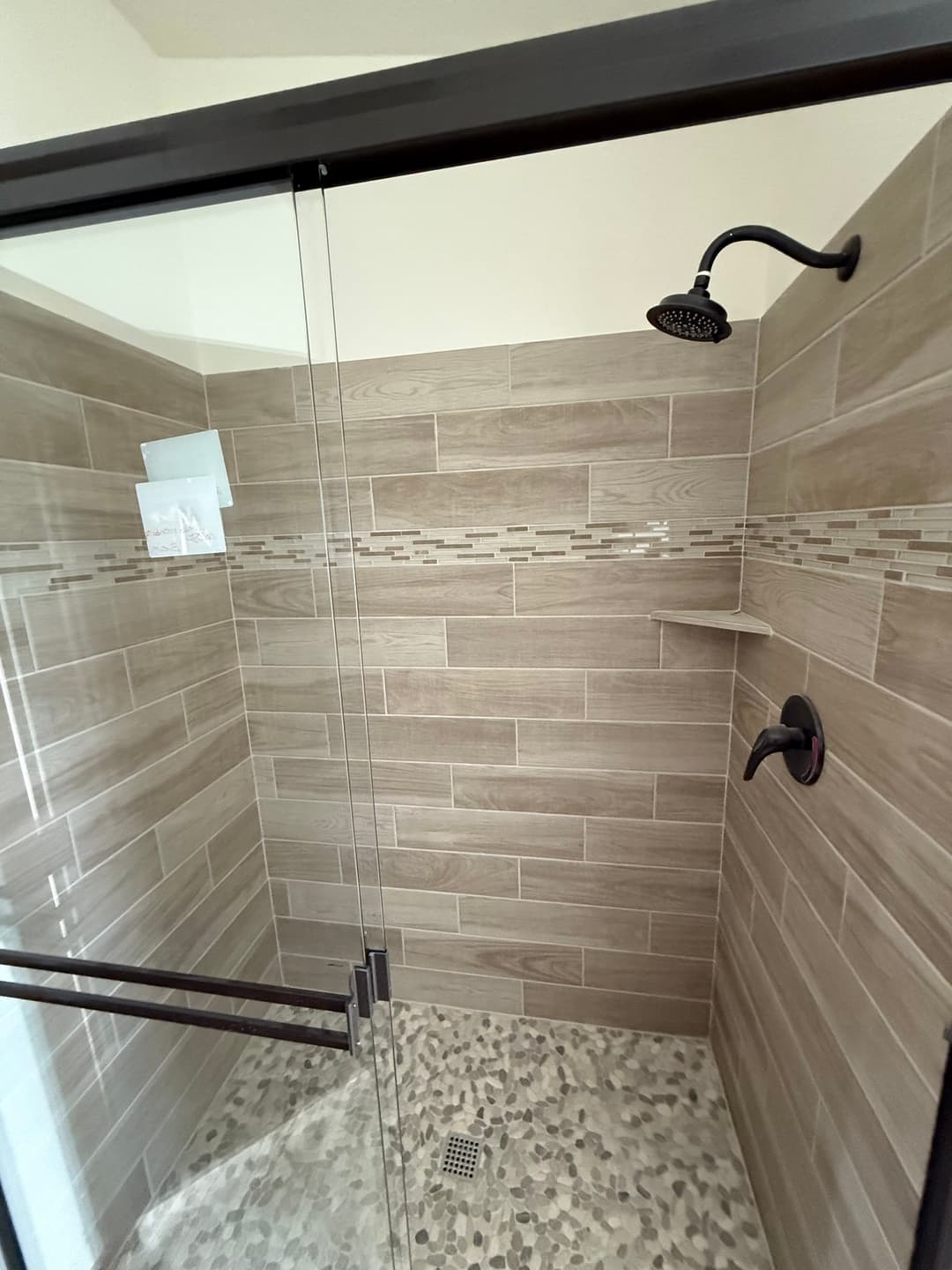 Pinehurst 2514 interior and bathroom home features