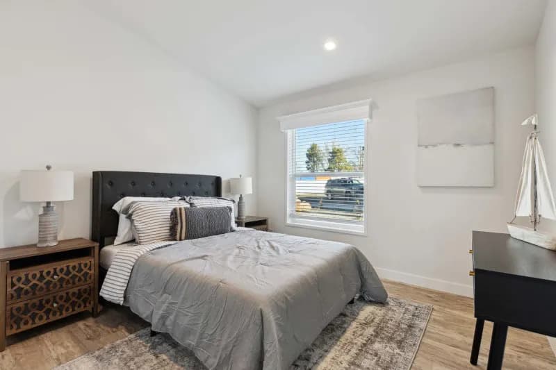 Hillcrest g818 bedroom home features