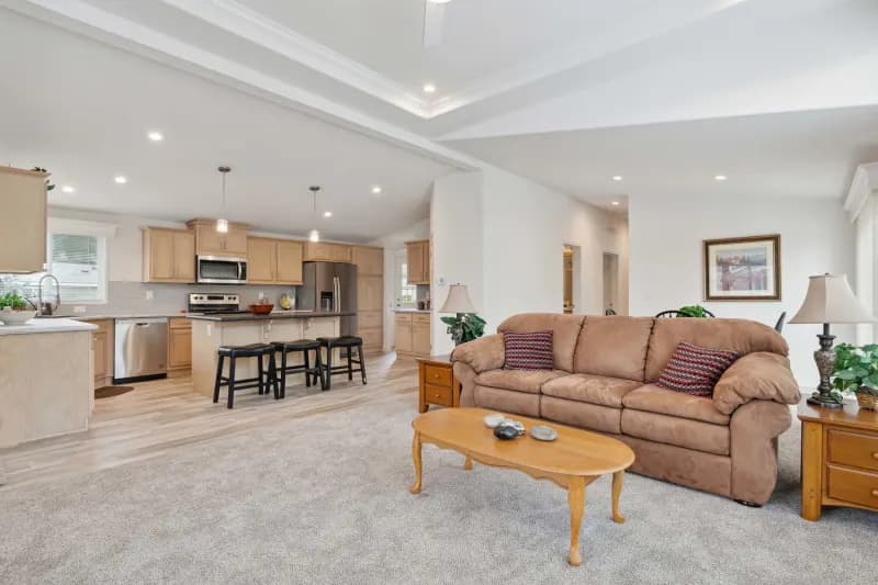 Hillcrest g818 interior home features