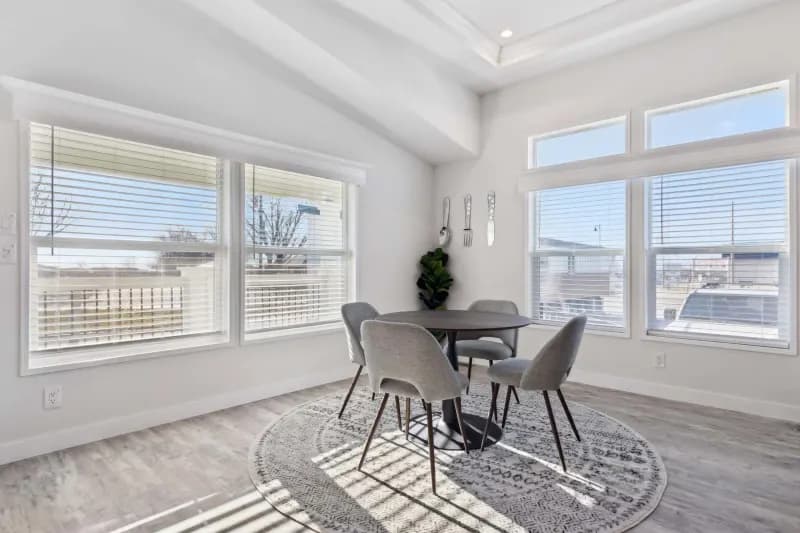 Hillcrest g818 interior home features