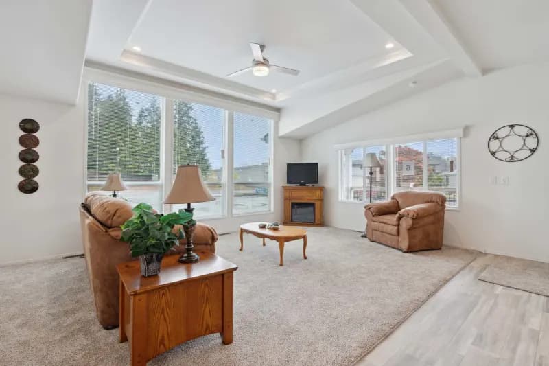 Hillcrest g818 interior home features