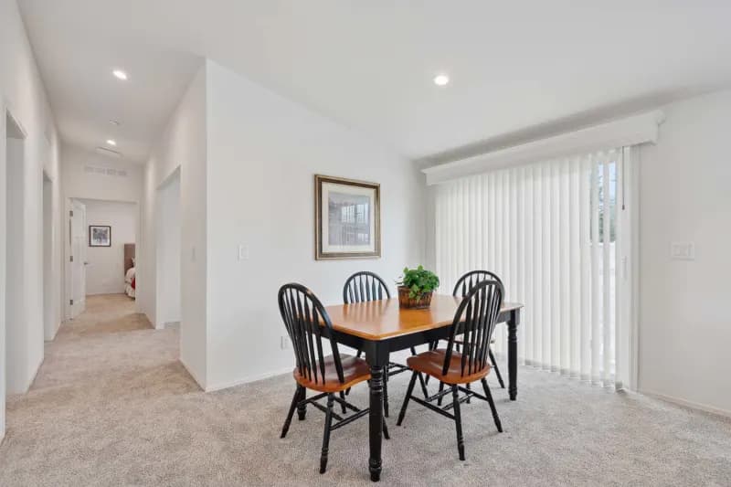 Hillcrest g818 interior home features