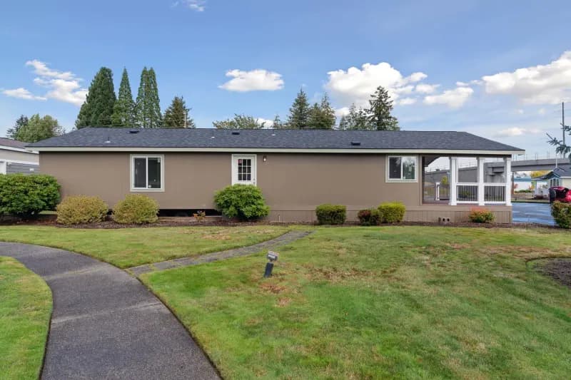 Hillcrest g818 exterior home features