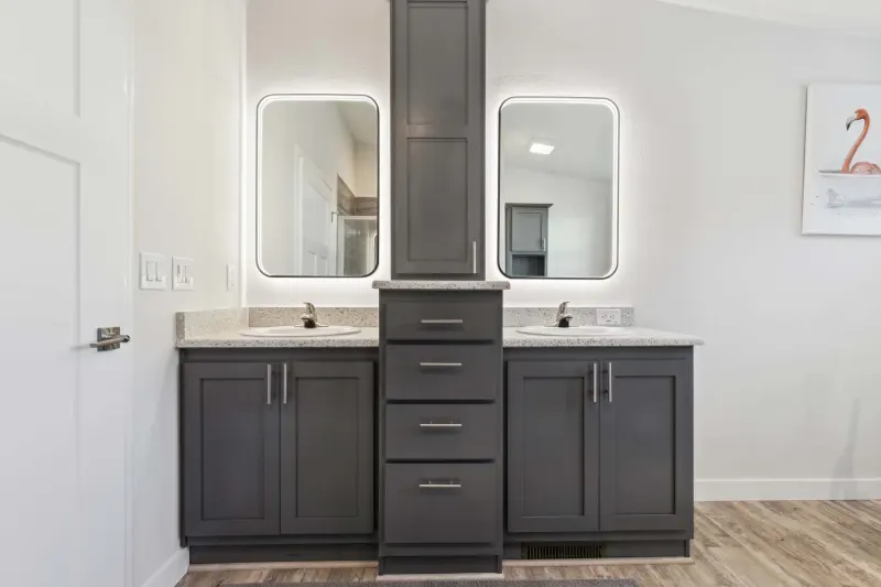 Hillcrest g818 bathroom home features