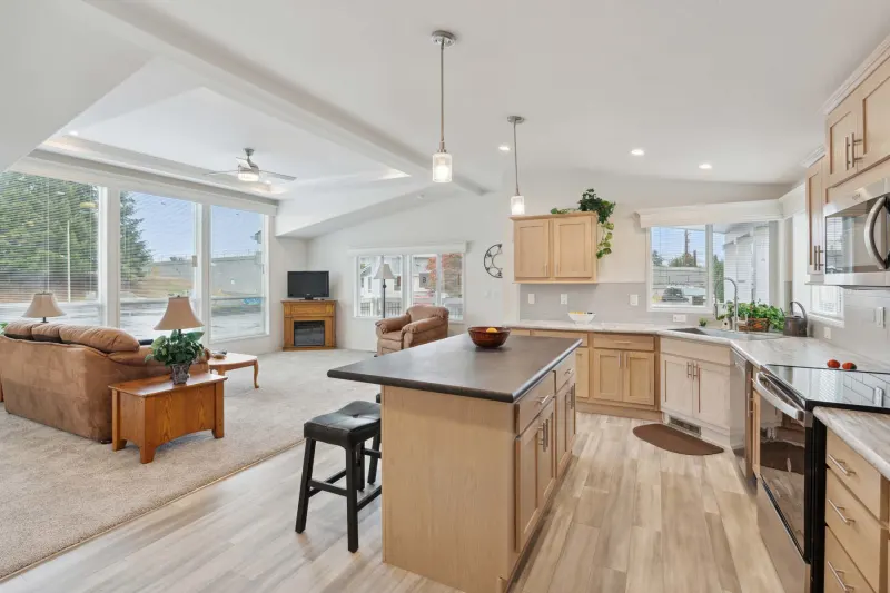 Hillcrest g818 kitchen home features