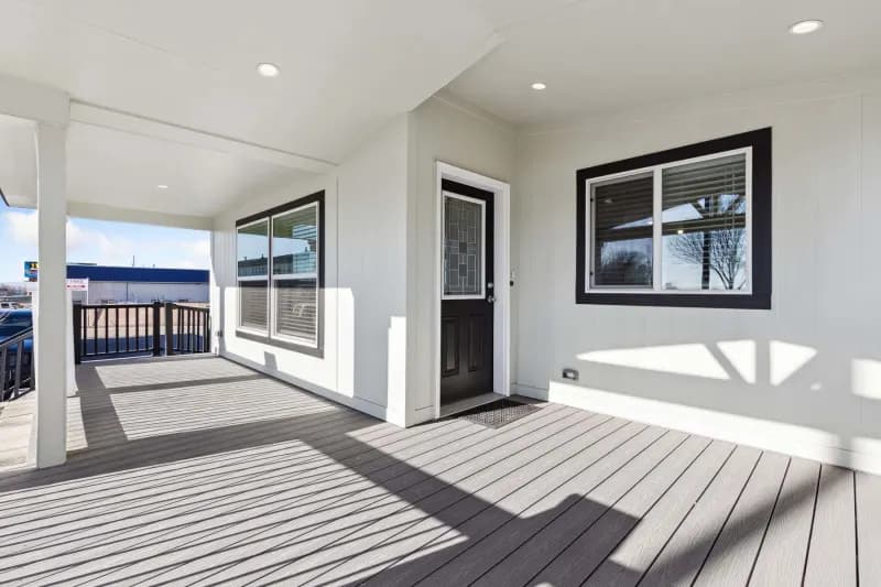 Hillcrest g818 exterior home features