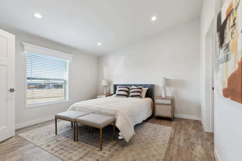 Hillcrest g818 bedroom home features