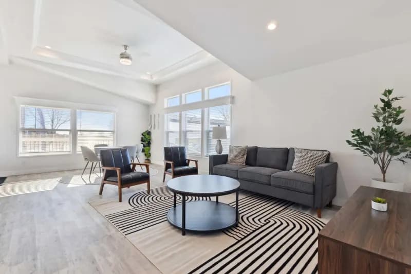 Hillcrest g818 interior home features