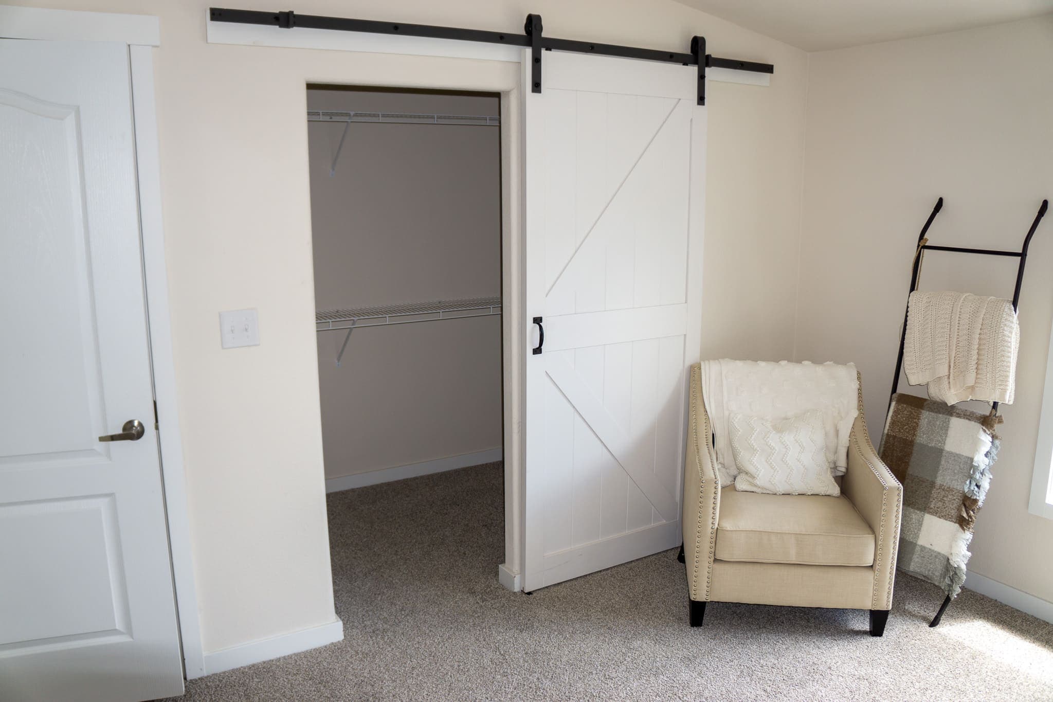 The stanley (28764n) interior and bedroom home features