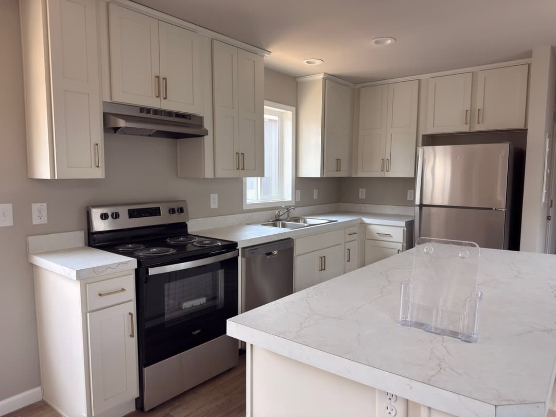 Eagle 14562s interior and kitchen home features