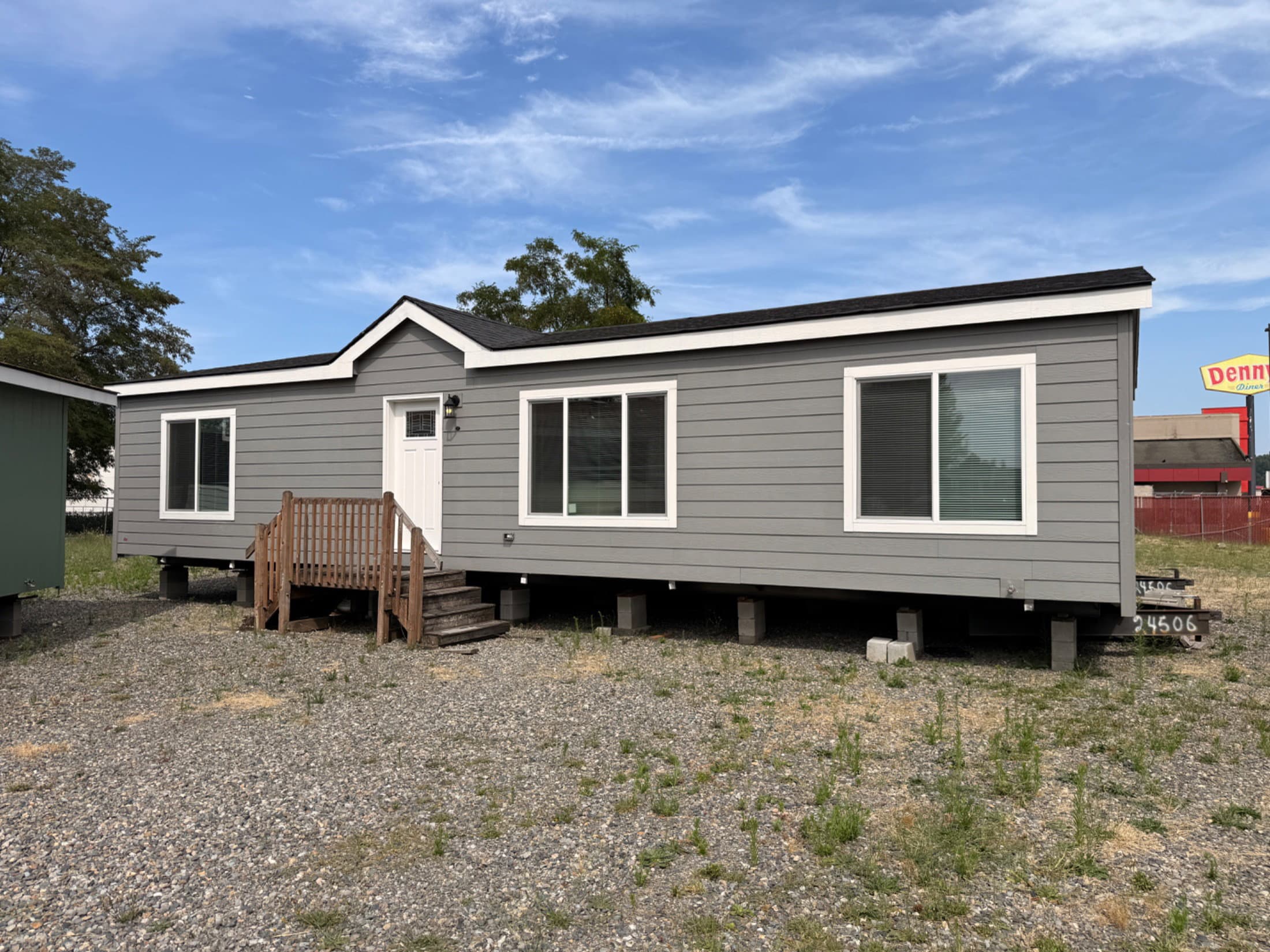 Eagle 28483c exterior and hero home features