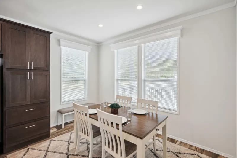 Hillcrest g865 interior home features