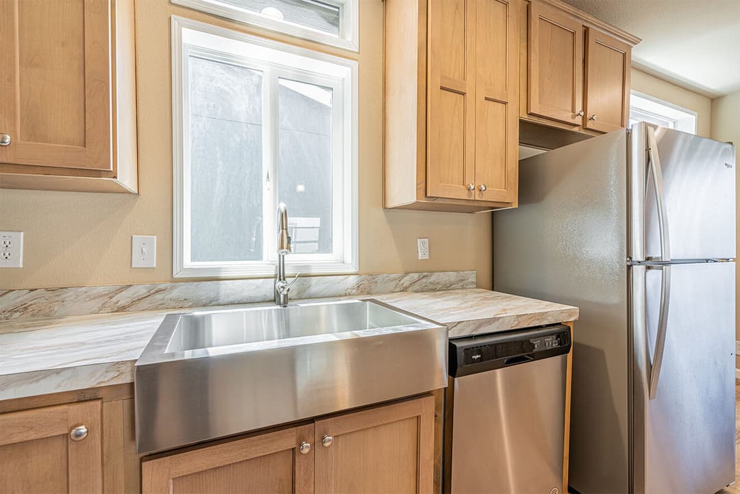 Evergreen 24342e kitchen home features