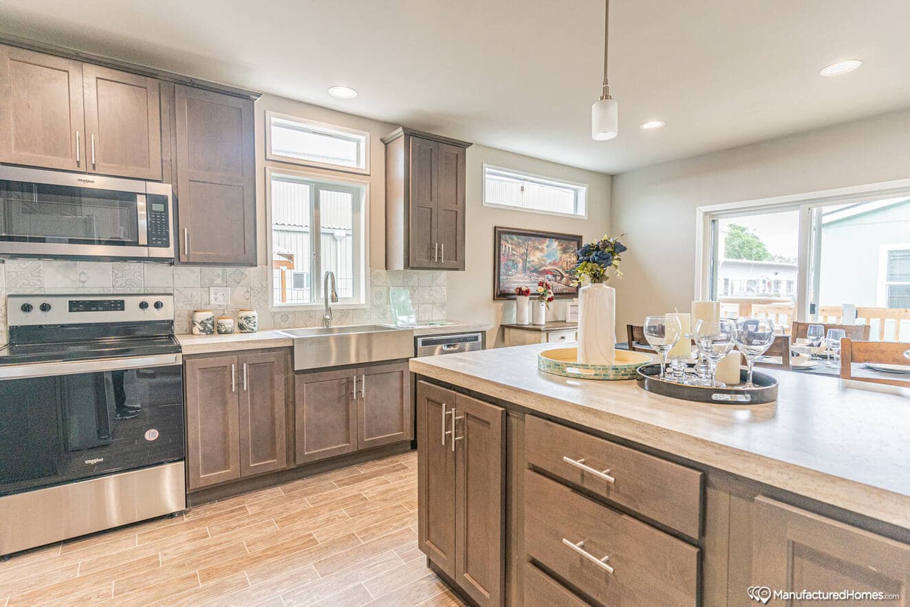 Evergreen 28502e kitchen home features