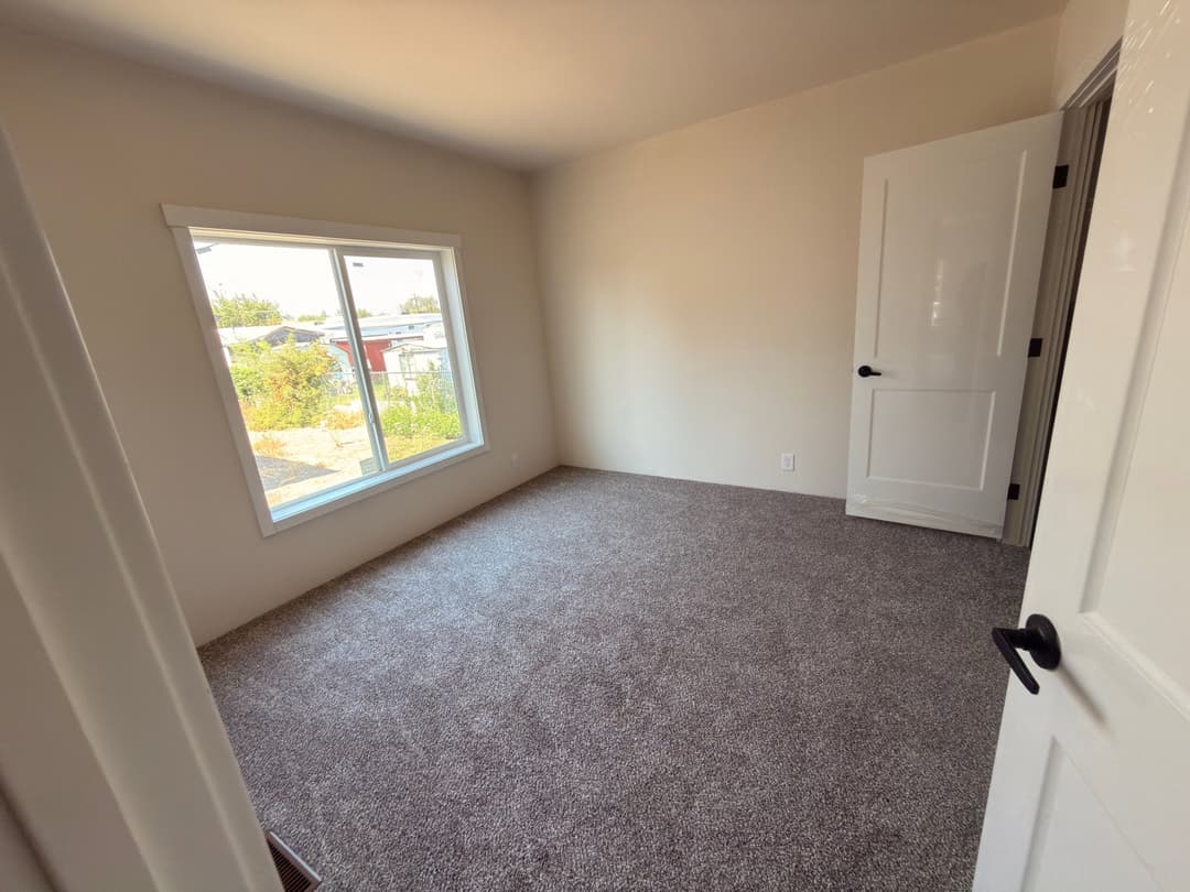 The stratus (24362d) interior and bedroom home features