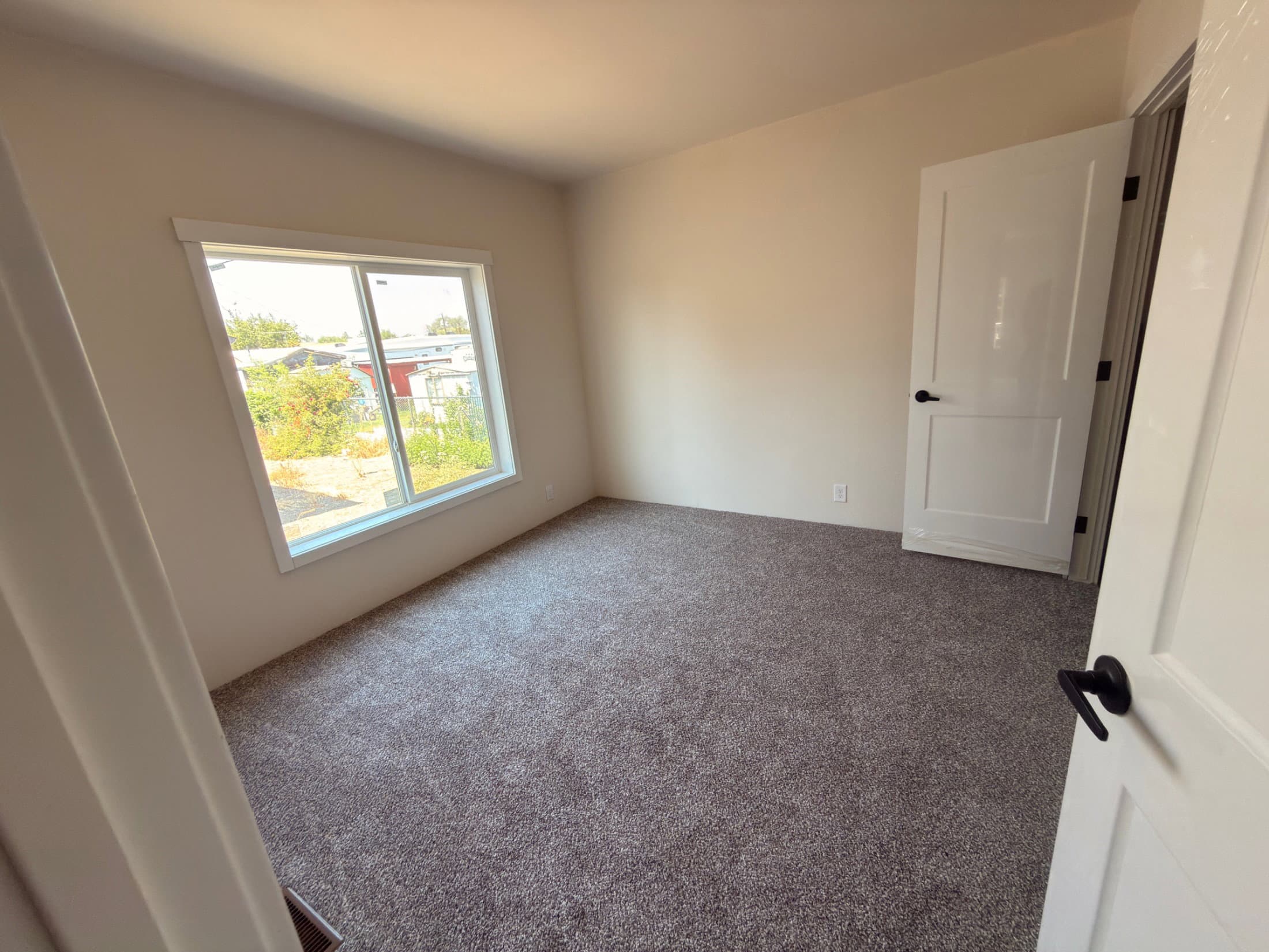 The stratus (24362d) interior and bedroom home features