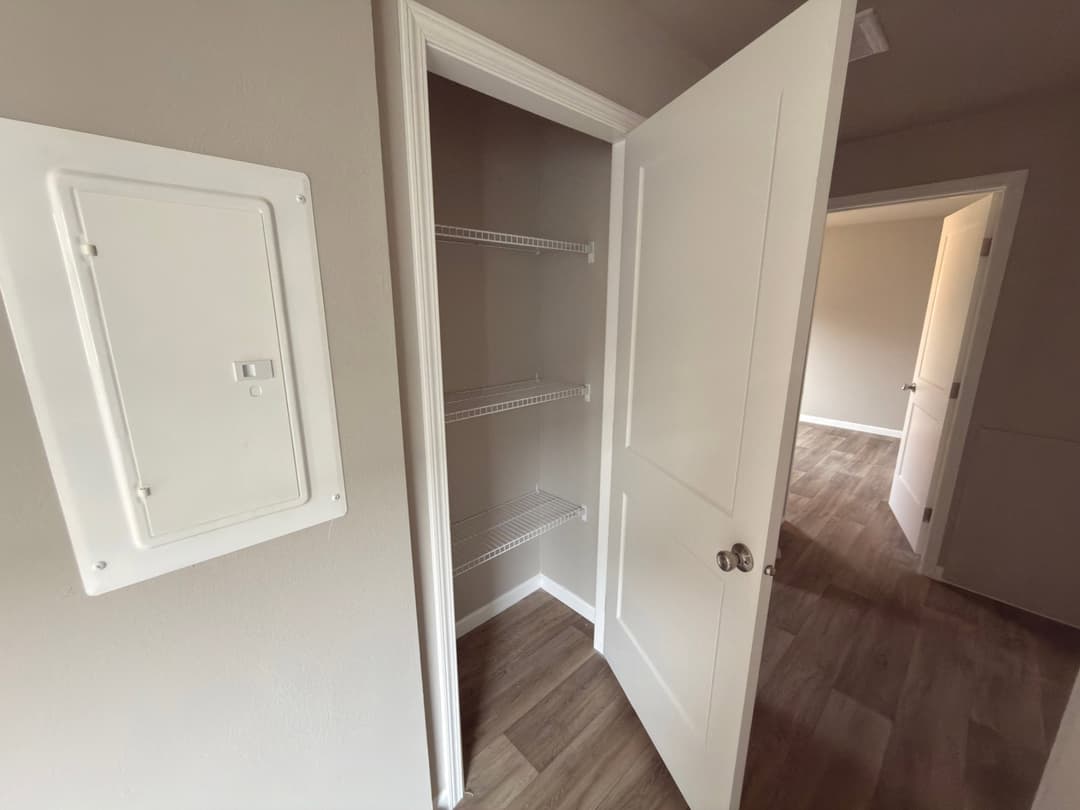 Eagle 14562s interior home features